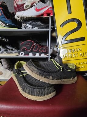 🔥 Hey Dude Men's Size 10 Black and Lime Lightweight Slip-On Loafers